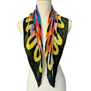 Khaisilk vintage 100% silk pleated Scarf, 27"x27" Made in Vietnam, pre-loved.